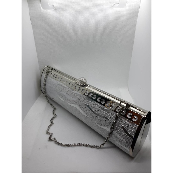 Lovely NY Silver Metal Evening Handbag - Picture 1 of 4